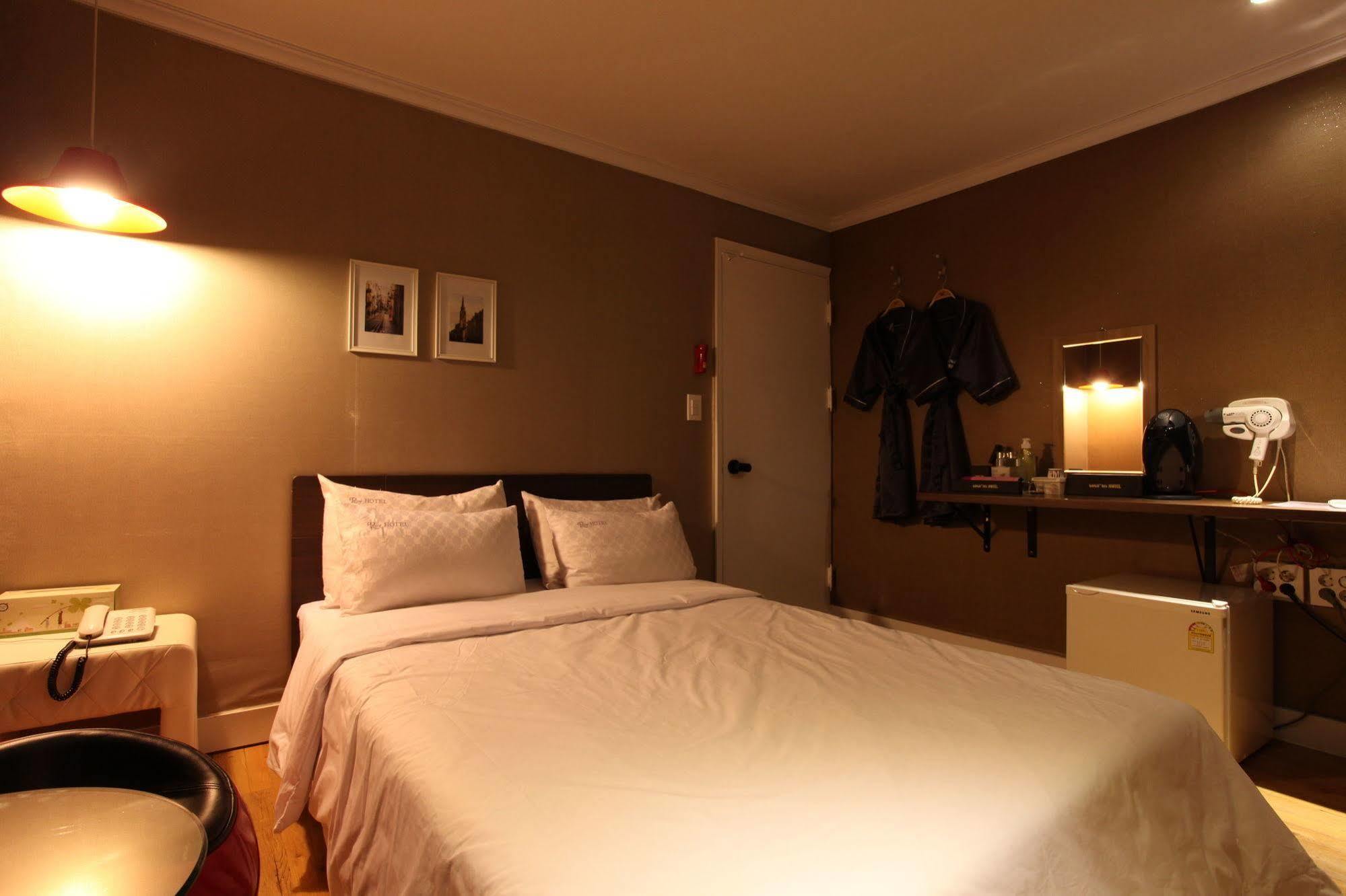Hotel Goguma Shinchon ソウル特別市 エクステリア 写真